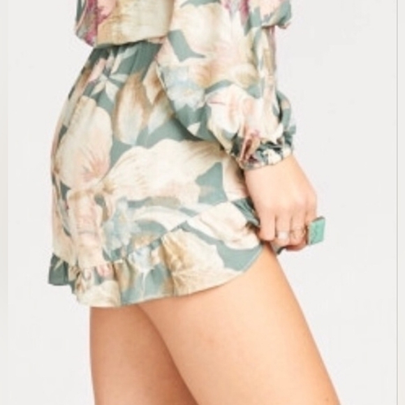 Show Me Your MuMu Floral Longsleeve Romper Size Medium - Picture 11 of 12